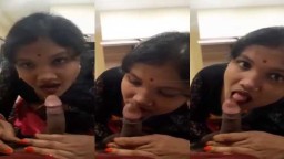 Cute expression bhabhi in saree with Desi blowjob